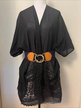 Roots • Women’s O/S • Open Shawl with Design on Bottom • Black